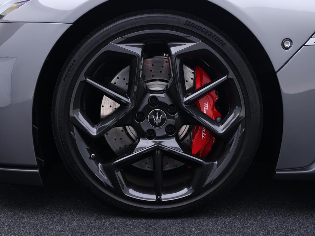 Maserati MC20
