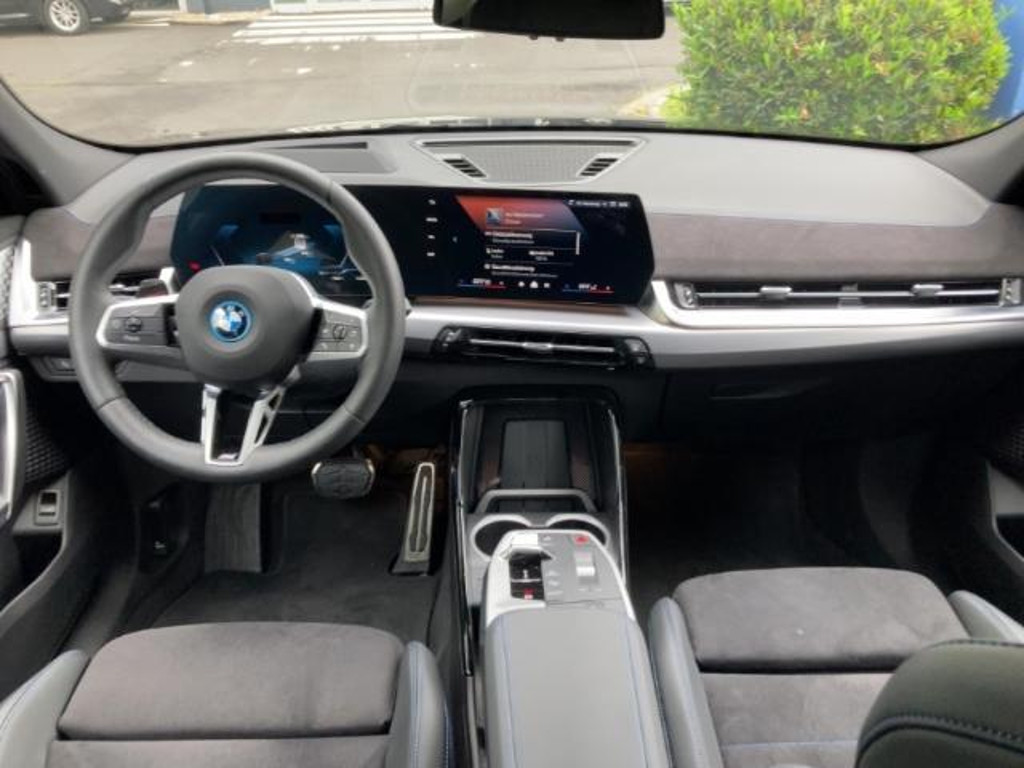 BMW iX2 xDrive30