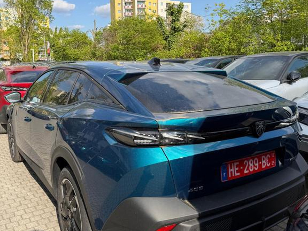 Peugeot 408