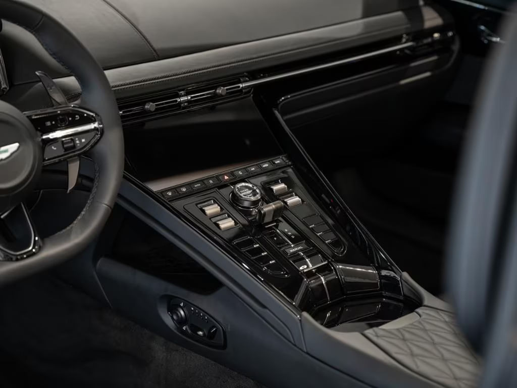 Aston Martin DB12