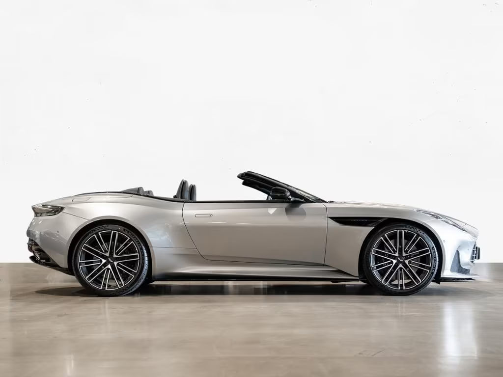 Aston Martin DB12