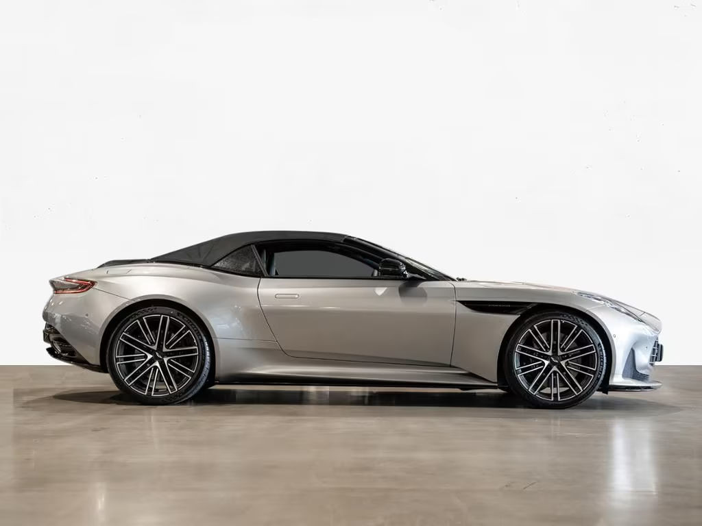 Aston Martin DB12