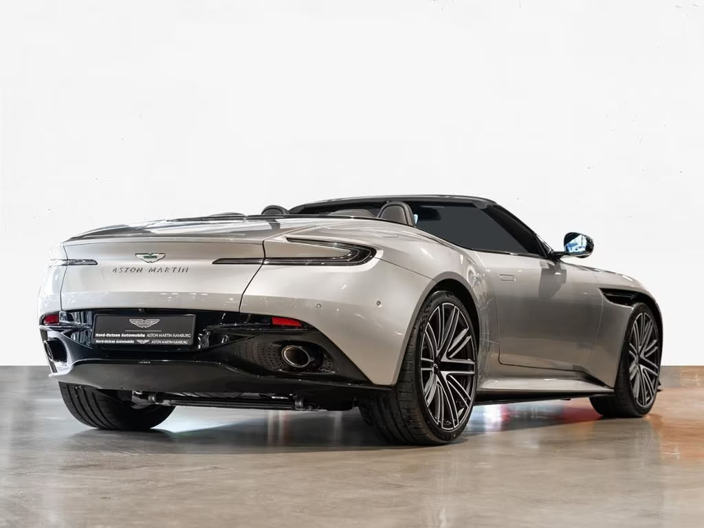 Aston Martin DB12