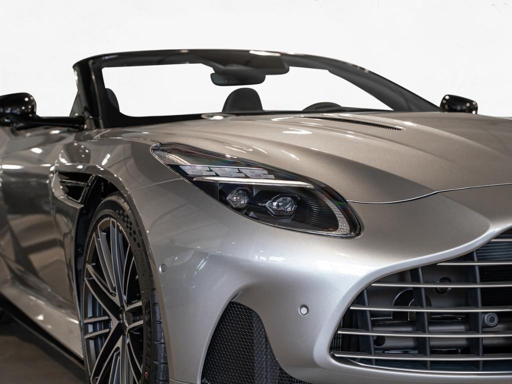 Aston Martin DB12