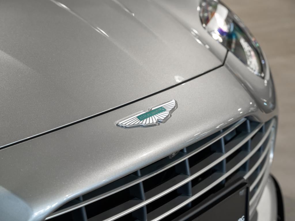 Aston Martin DB12