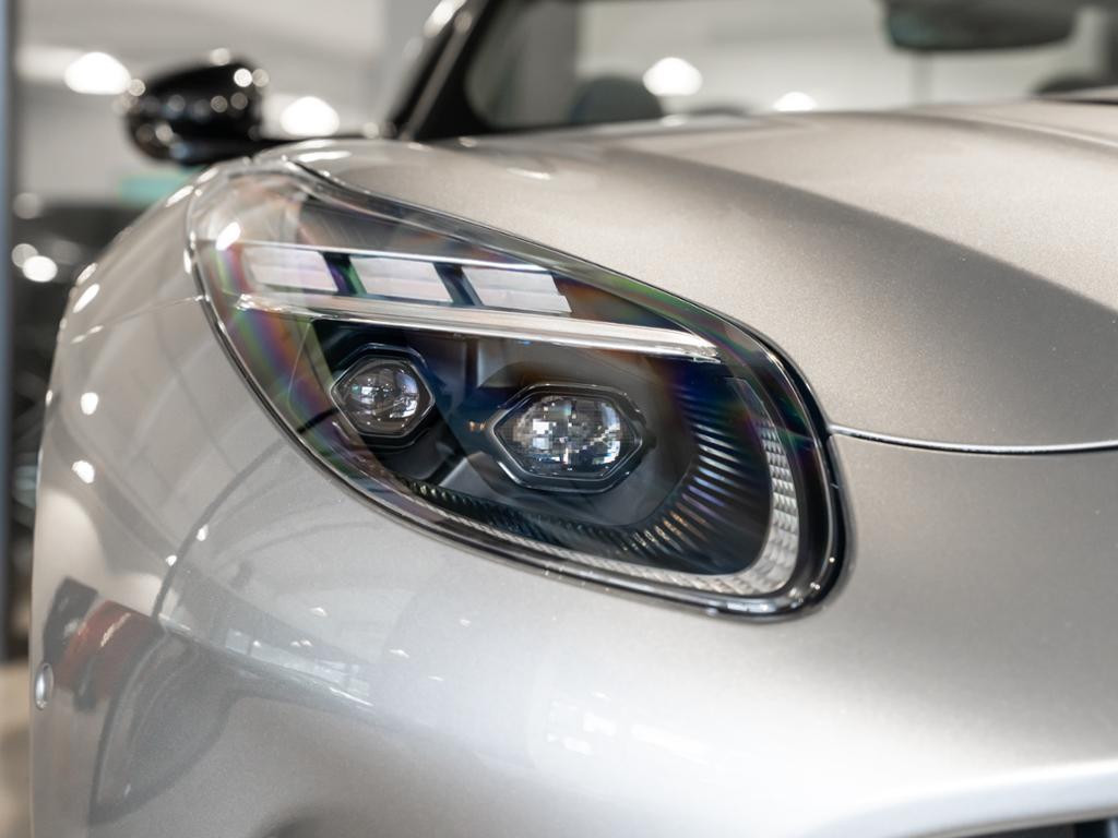 Aston Martin DB12