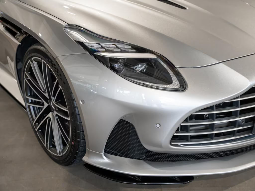 Aston Martin DB12