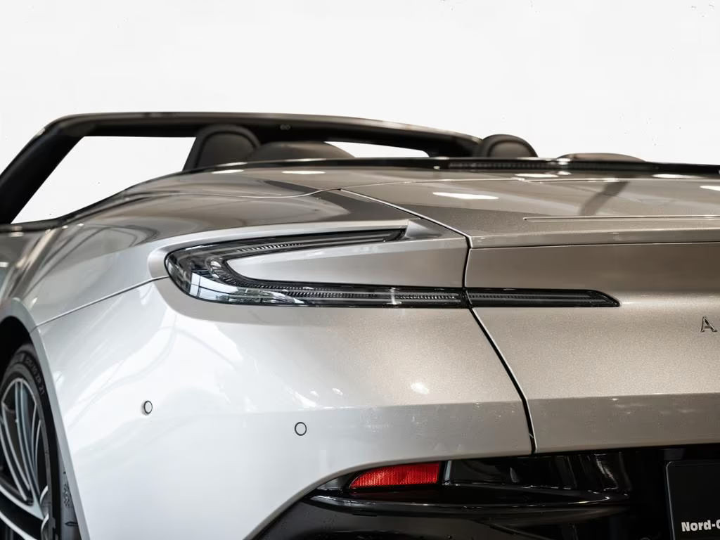 Aston Martin DB12