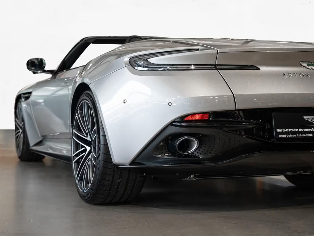 Aston Martin DB12