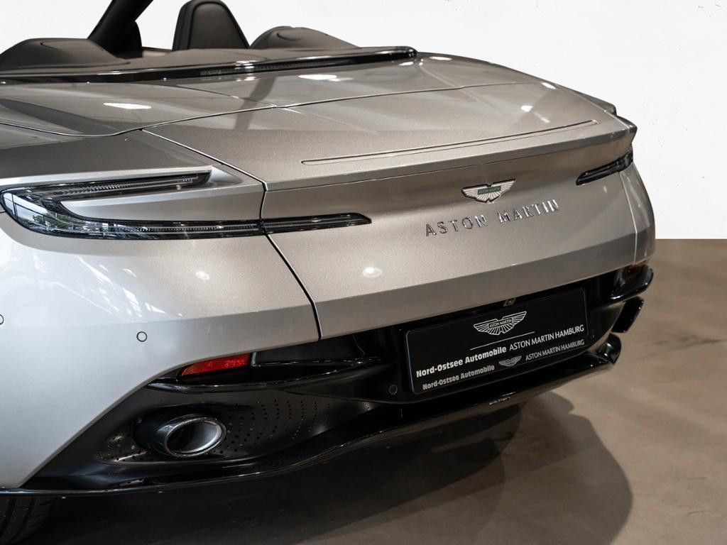 Aston Martin DB12
