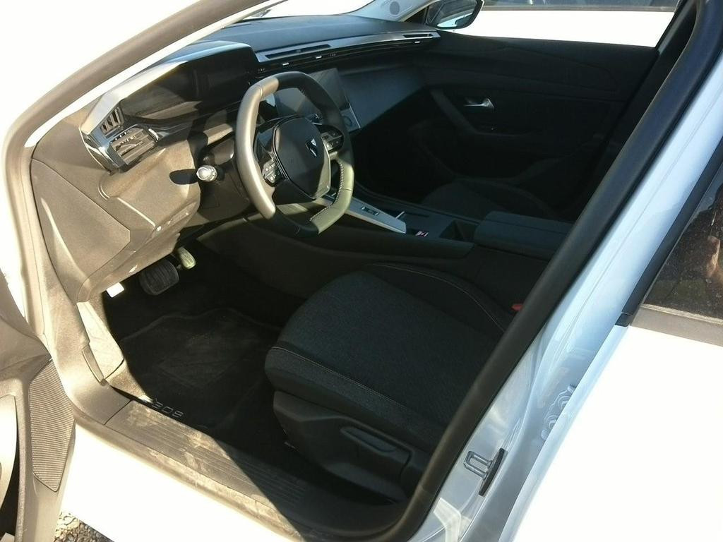 Peugeot e-308