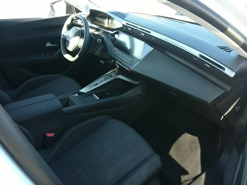 Peugeot e-308