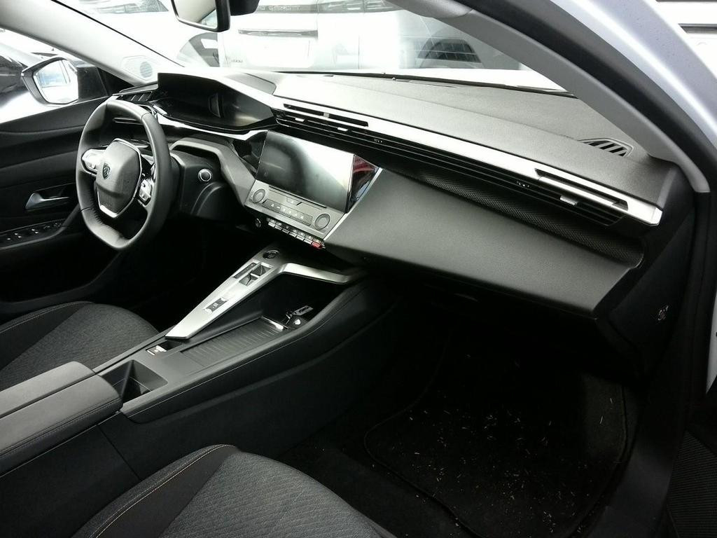 Peugeot e-308