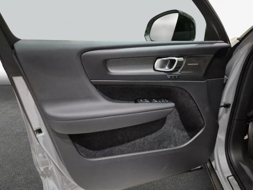 Volvo EX40