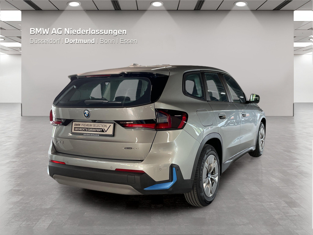 BMW iX1