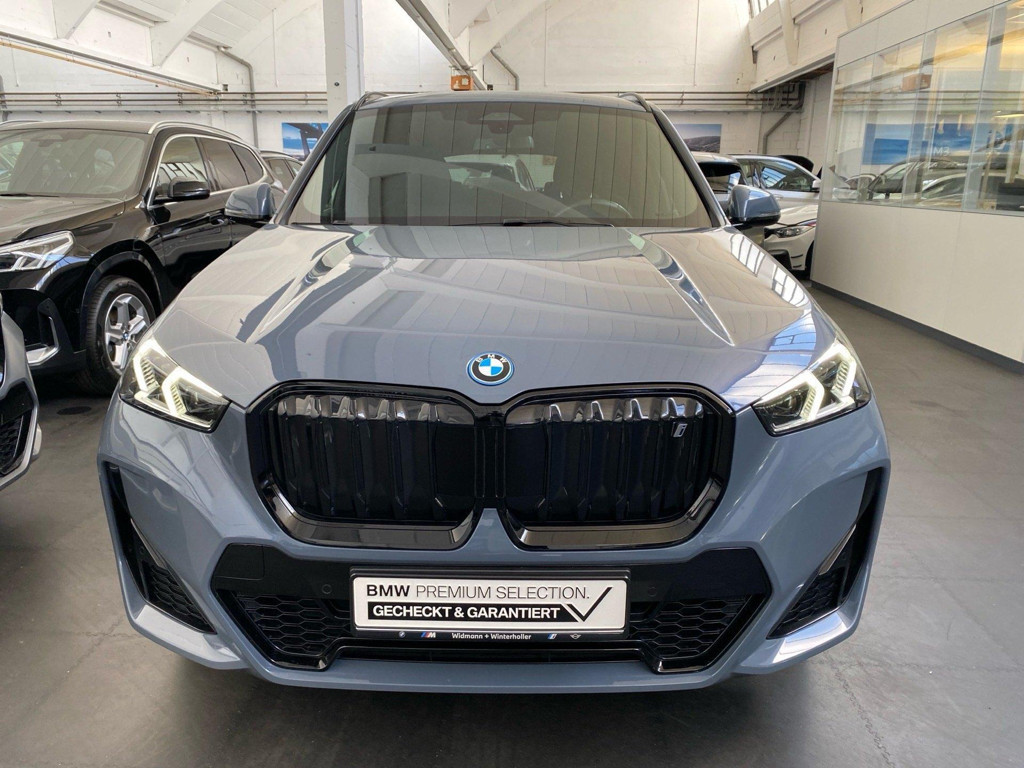 BMW iX1