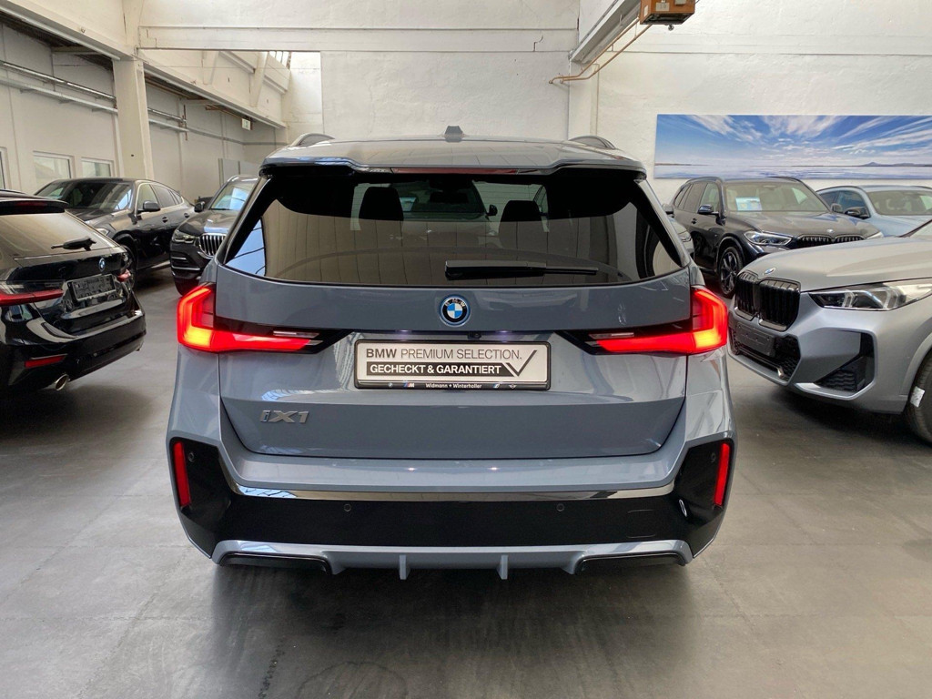BMW iX1