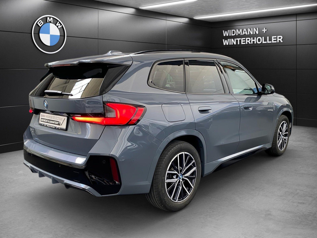 BMW iX1