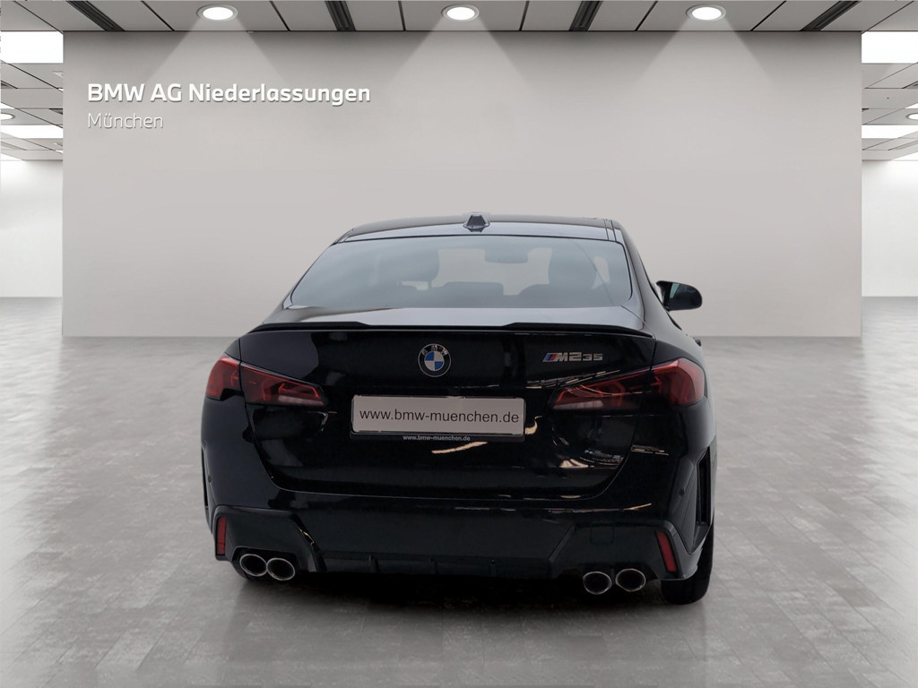 BMW M235