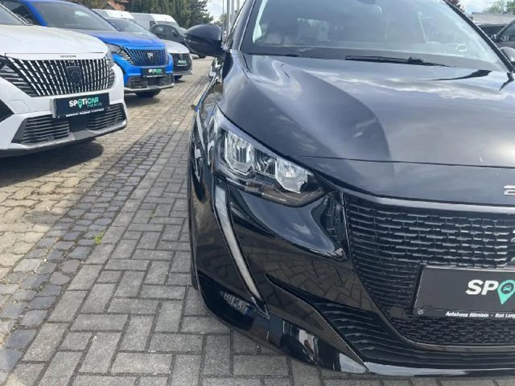 Peugeot e-208