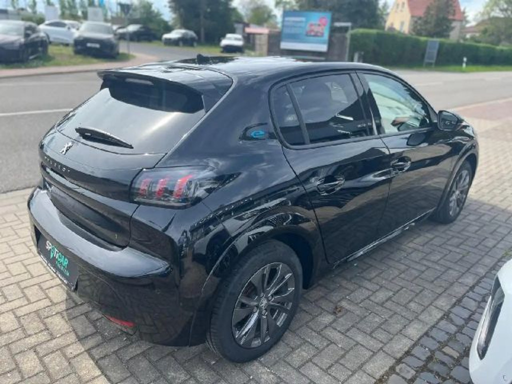 Peugeot e-208