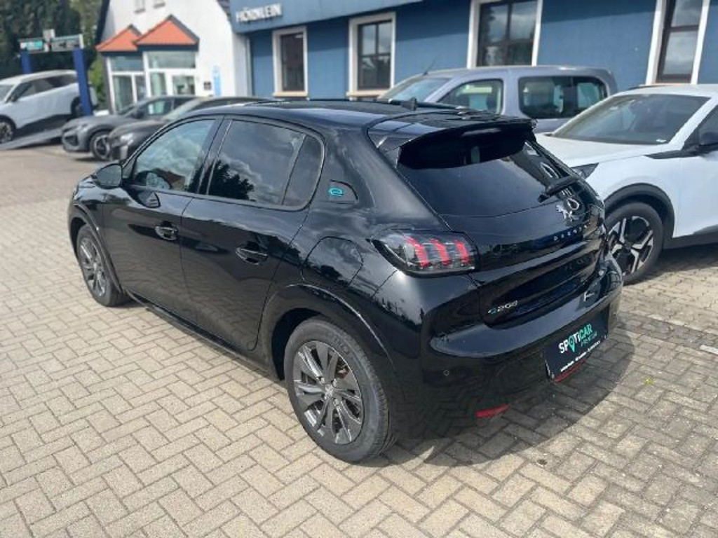 Peugeot e-208