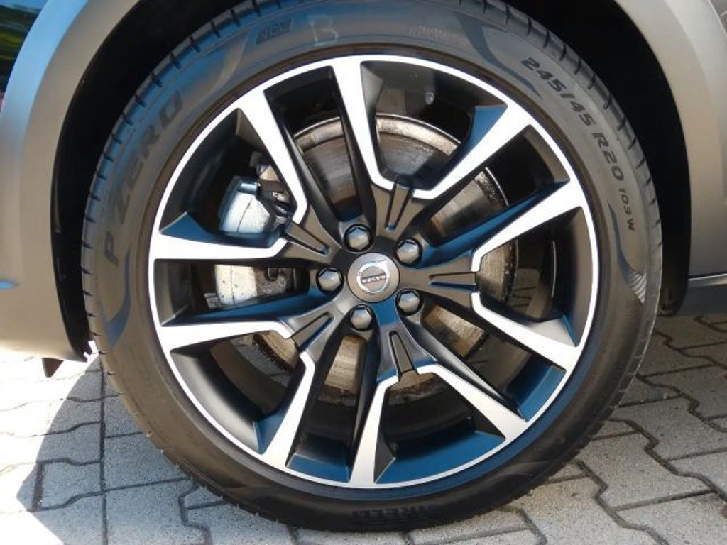 Volvo V90 Cross Country