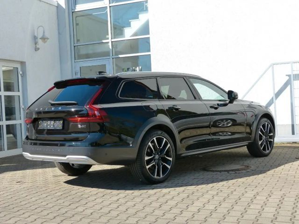 Volvo V90 Cross Country