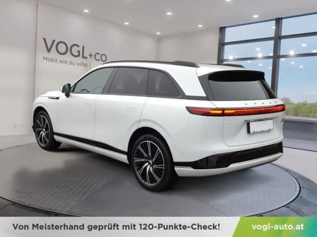 Xpeng G9