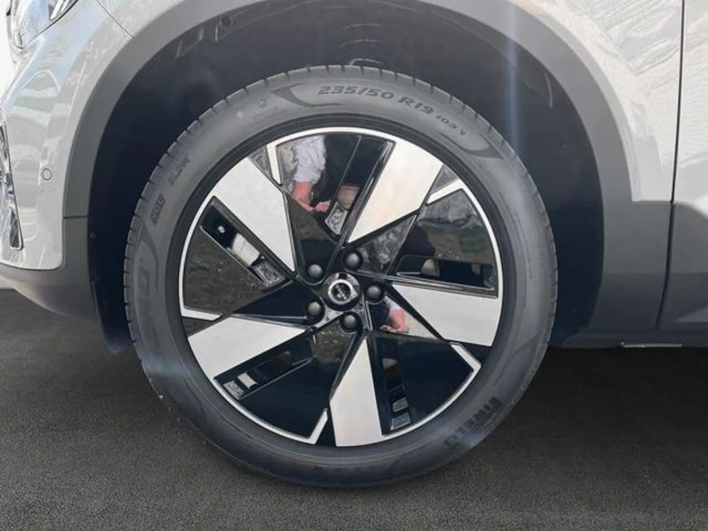 Volvo EX40