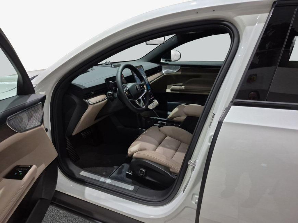 Volvo ES90