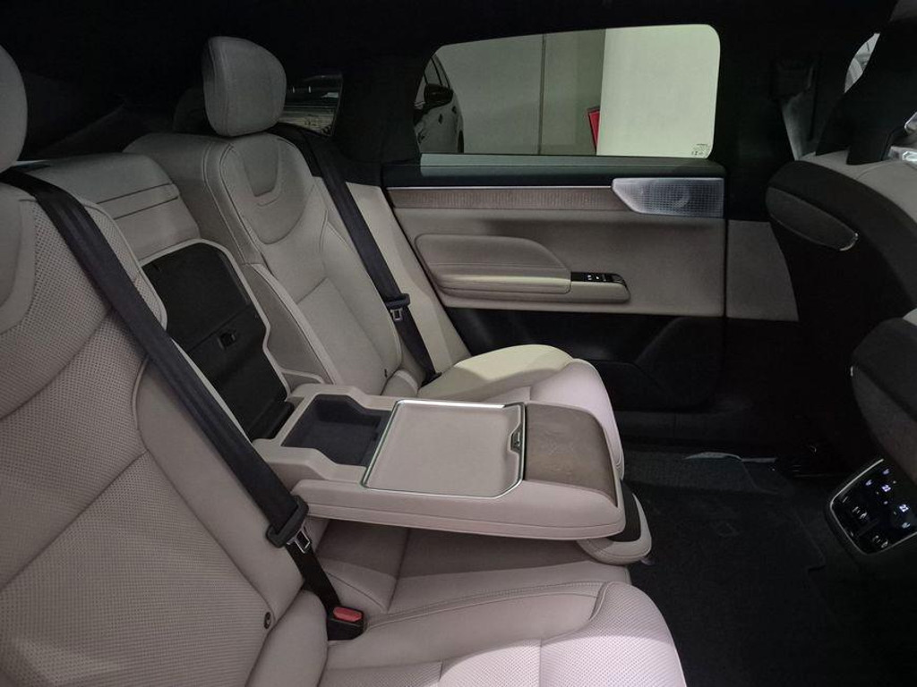 Volvo ES90