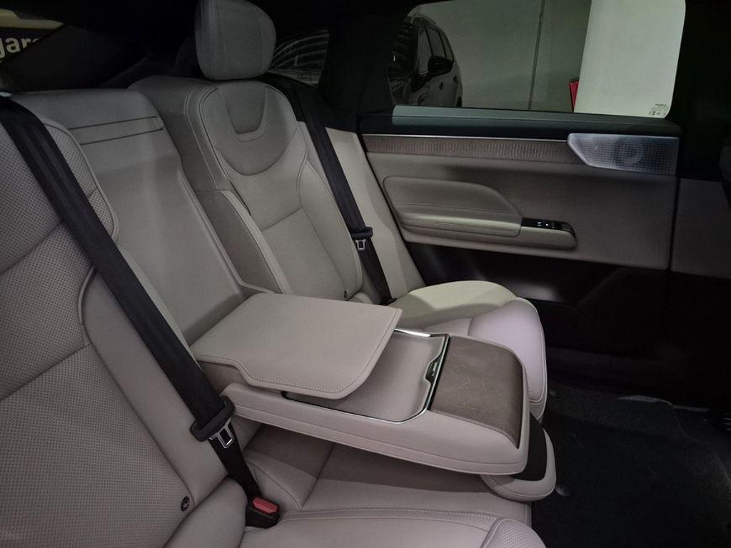 Volvo ES90