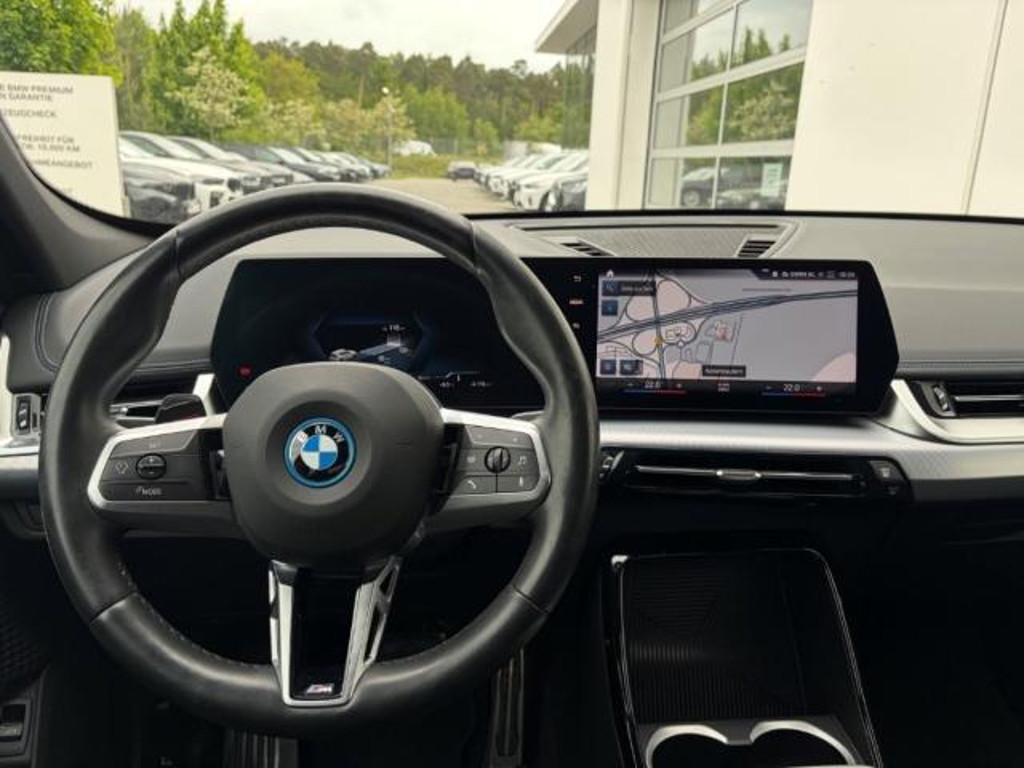 BMW iX1
