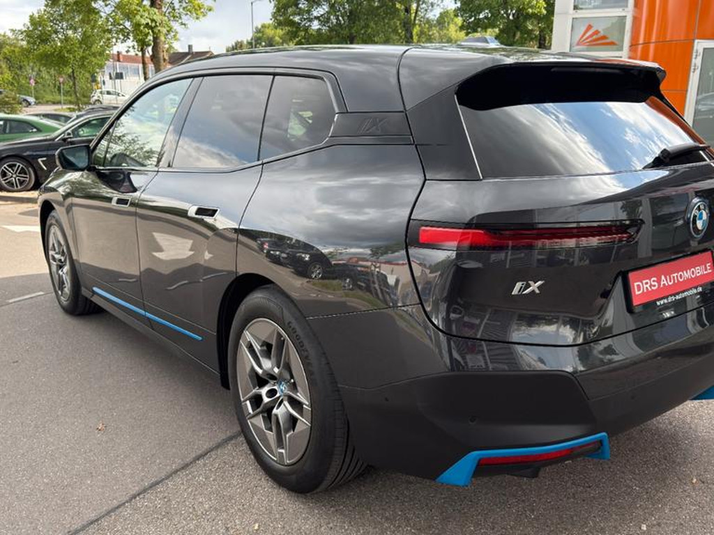 BMW iX