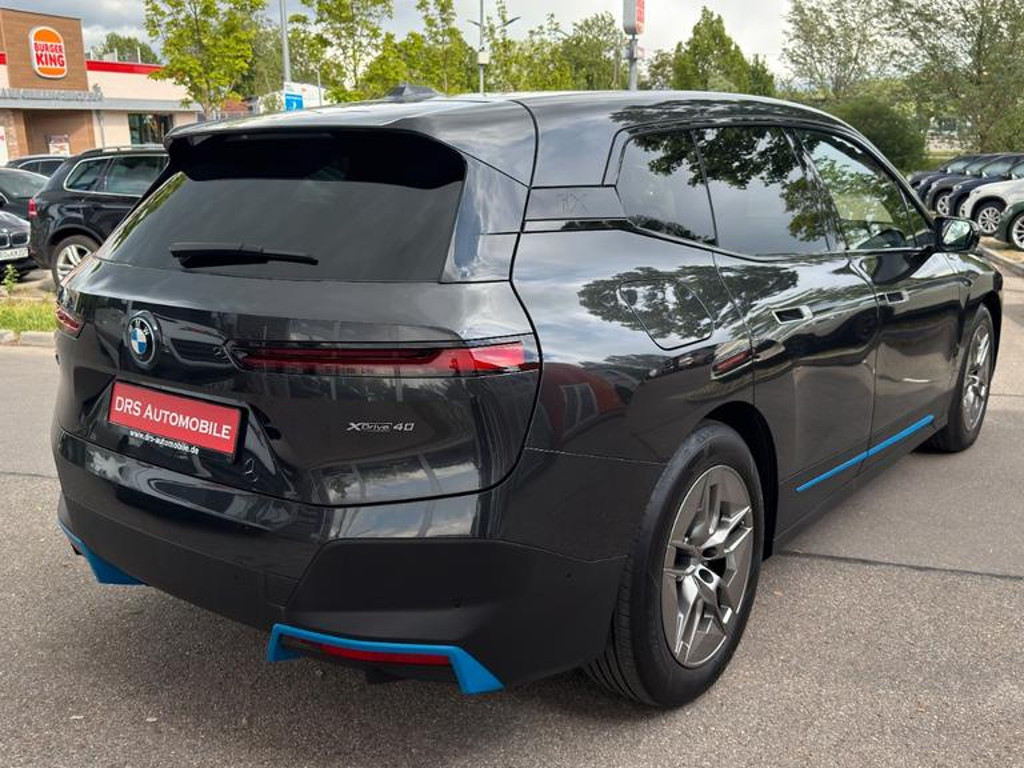BMW iX