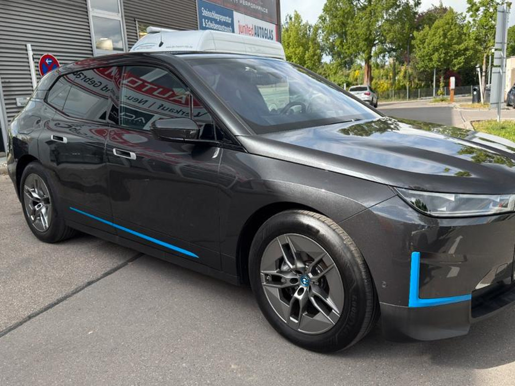 BMW iX