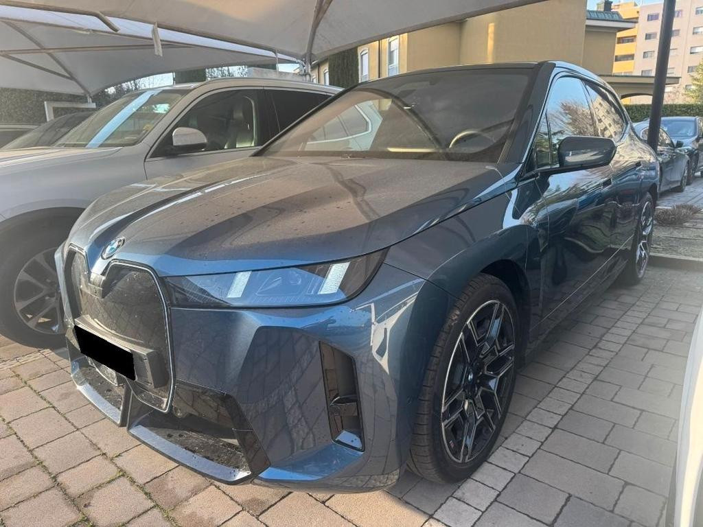 BMW iX