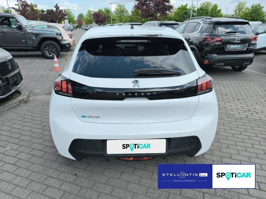 Peugeot e-208
