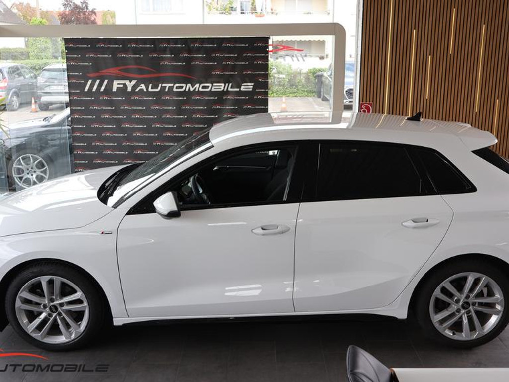 Audi A3 Sportback Sedan S-Line 35 TFSI