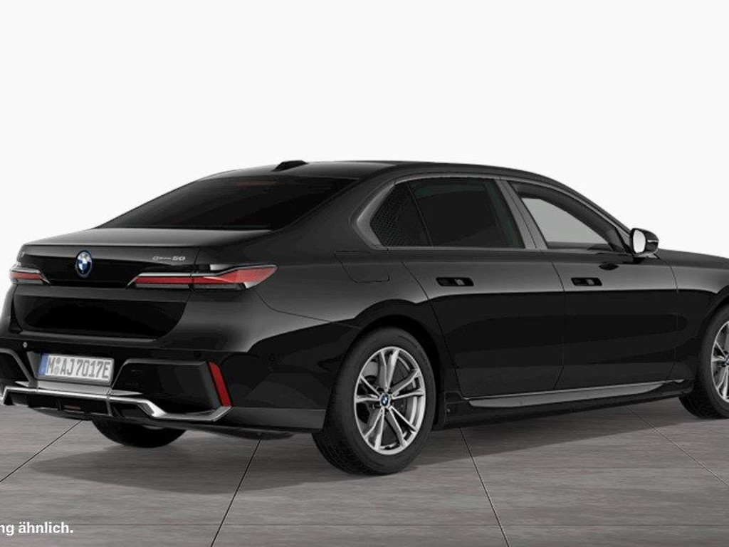 BMW i7
