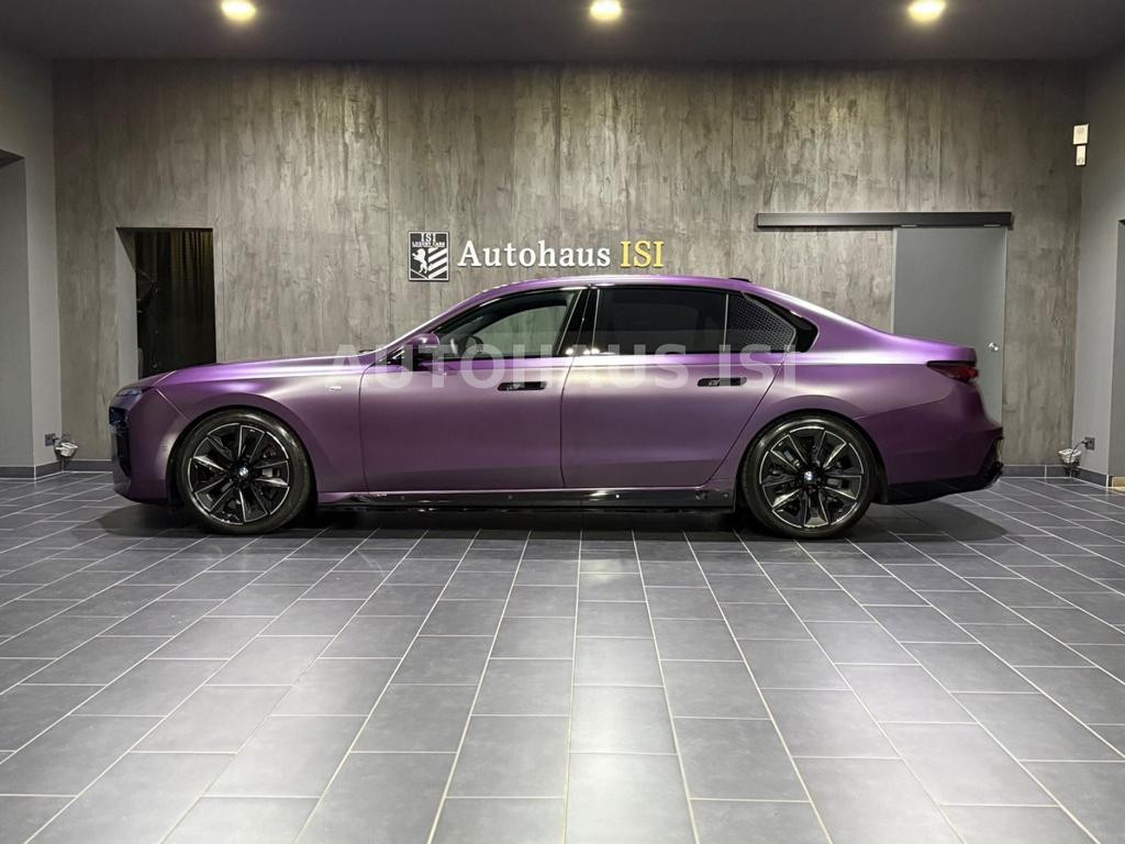 BMW i7