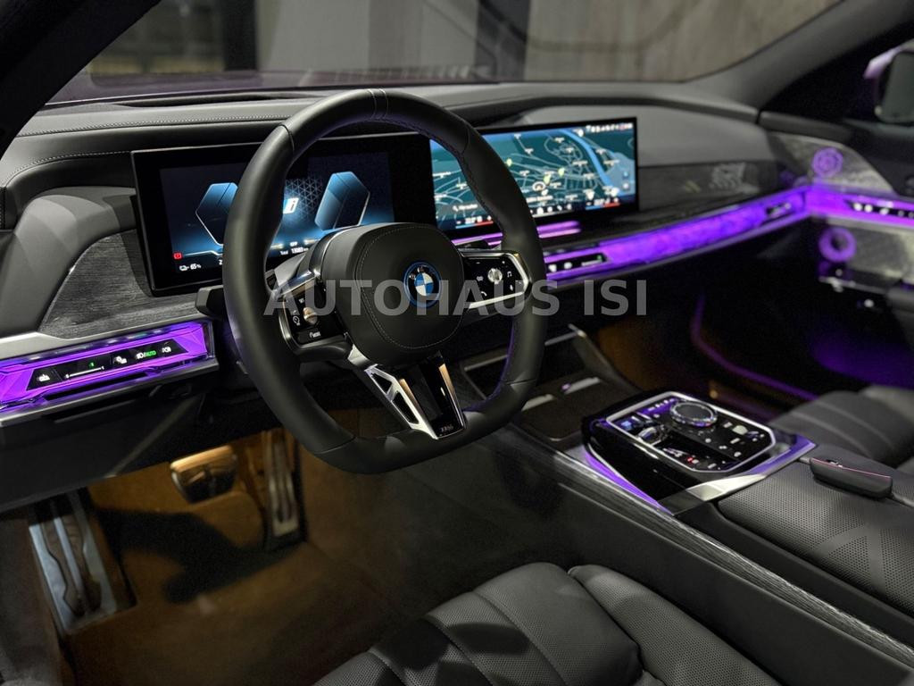 BMW i7