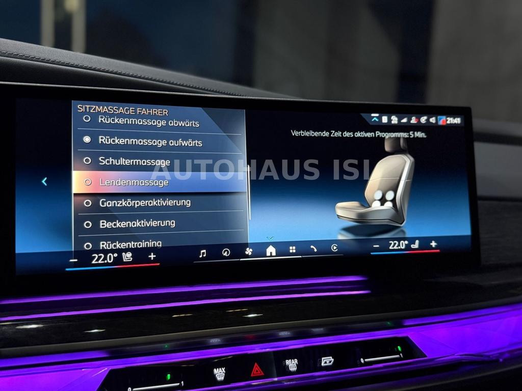 BMW i7