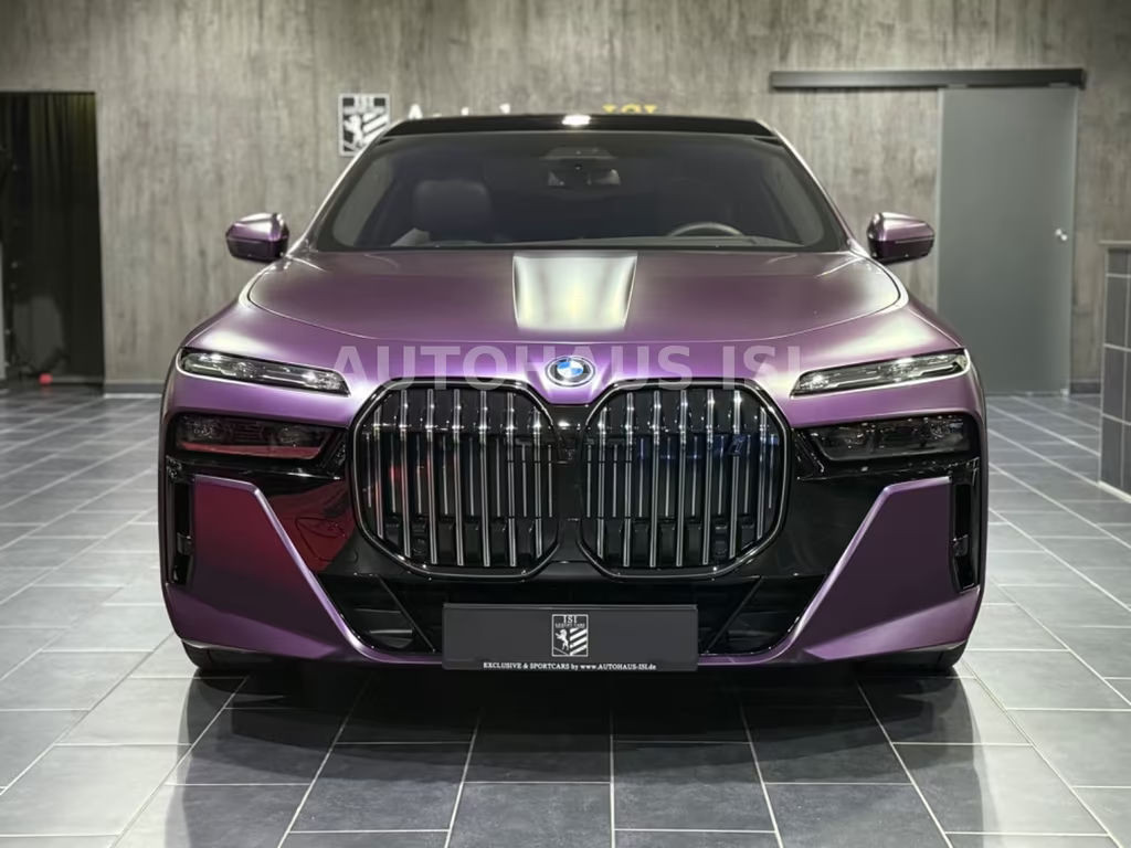 BMW i7