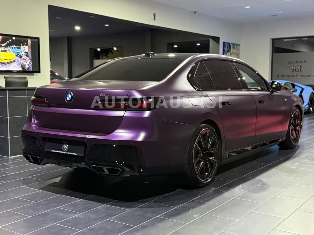 BMW i7