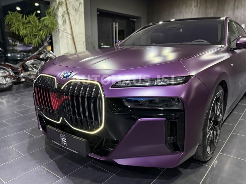 BMW i7
