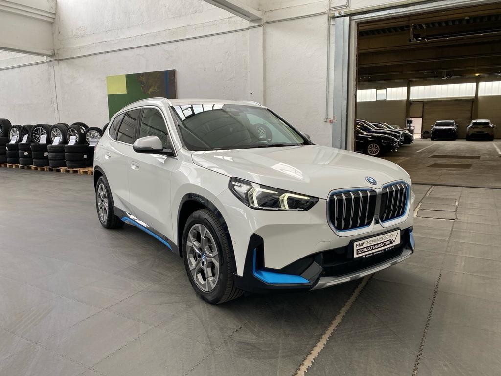 BMW iX1