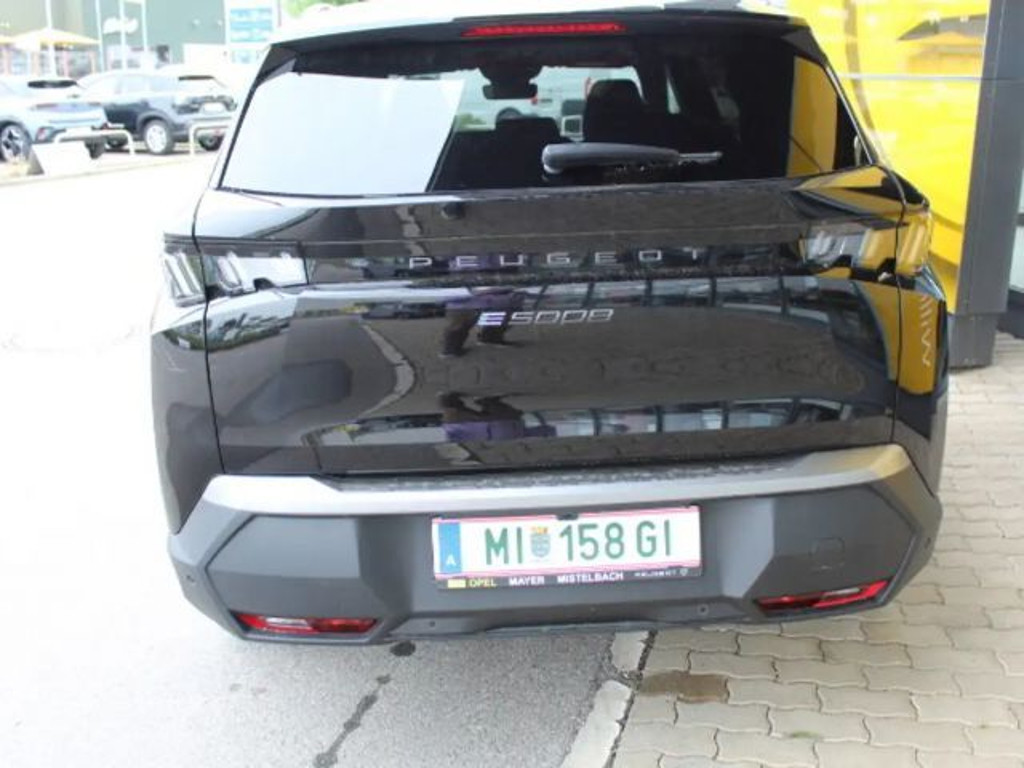 Peugeot E-5008
