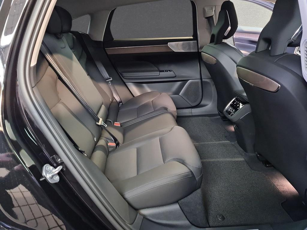 Volvo ES90